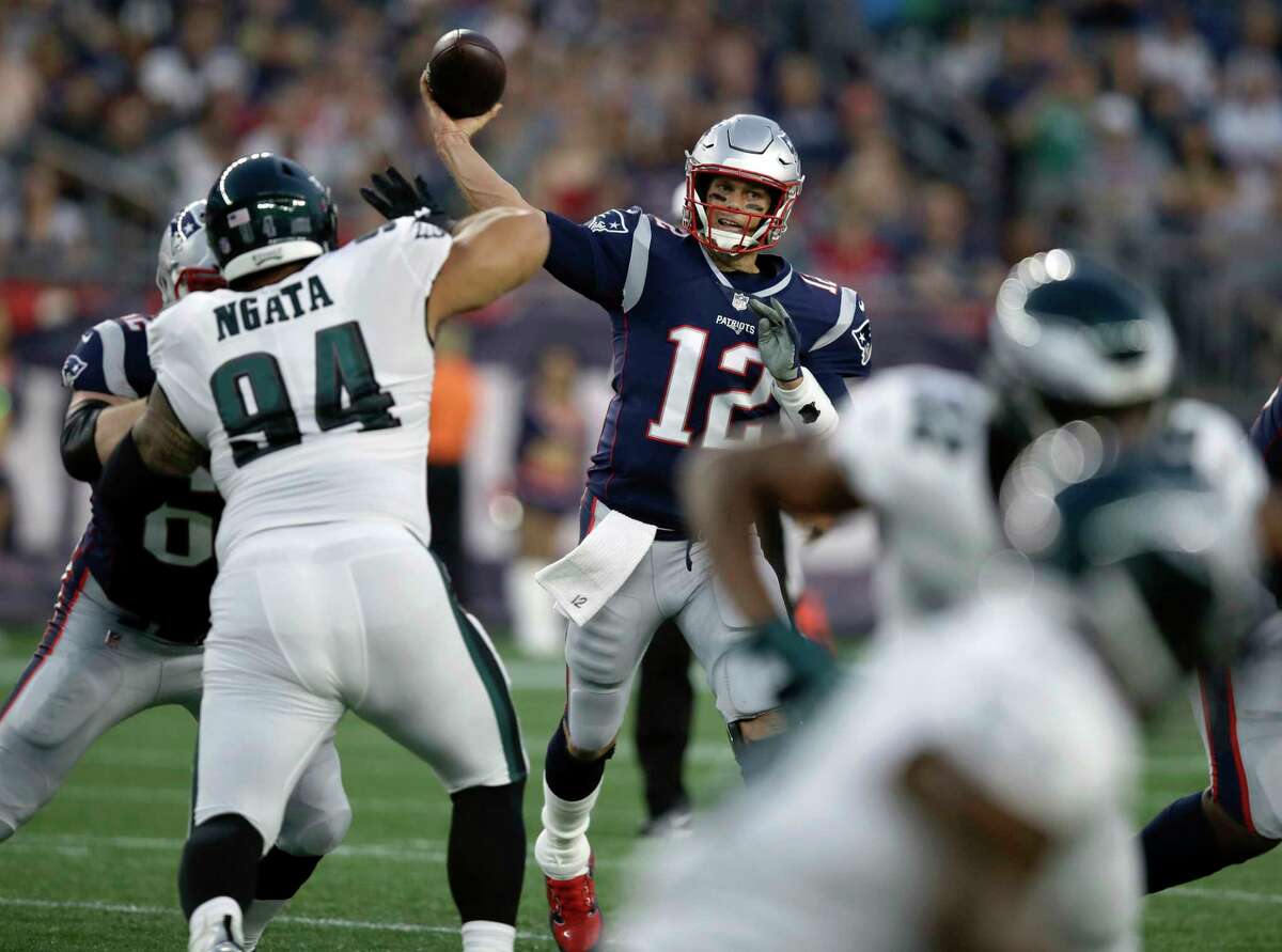 Brady shreds Eagles in rematch of Super Bowl