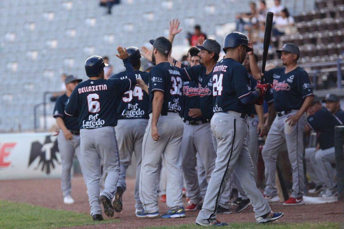 The Tecolotes Dos Laredos won 10-5 on Thursday night at Algodoneros Union Laguna for their first road sweep and first road winning record of 2018.