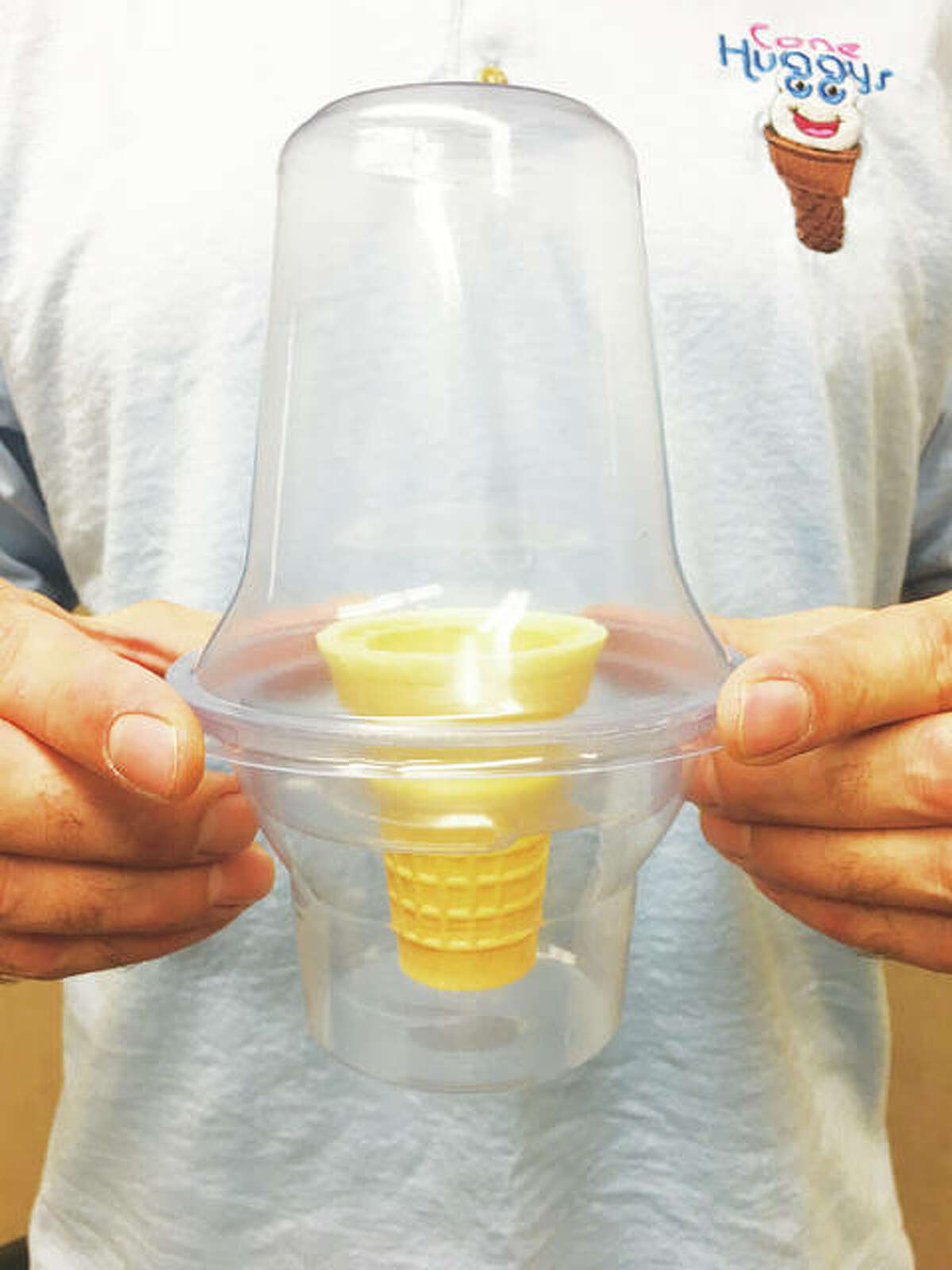 Cone Huggys’ three-piece container design — cup, lid and insert — features an elevated lip in the center of the insert (on which the rim of the cone rests once inserted). By sitting on this lip, it allows any melted ice cream to flow away from the cone itself and go down the insert’s drainage holes. This keeps the cone from becoming soft and mushy.