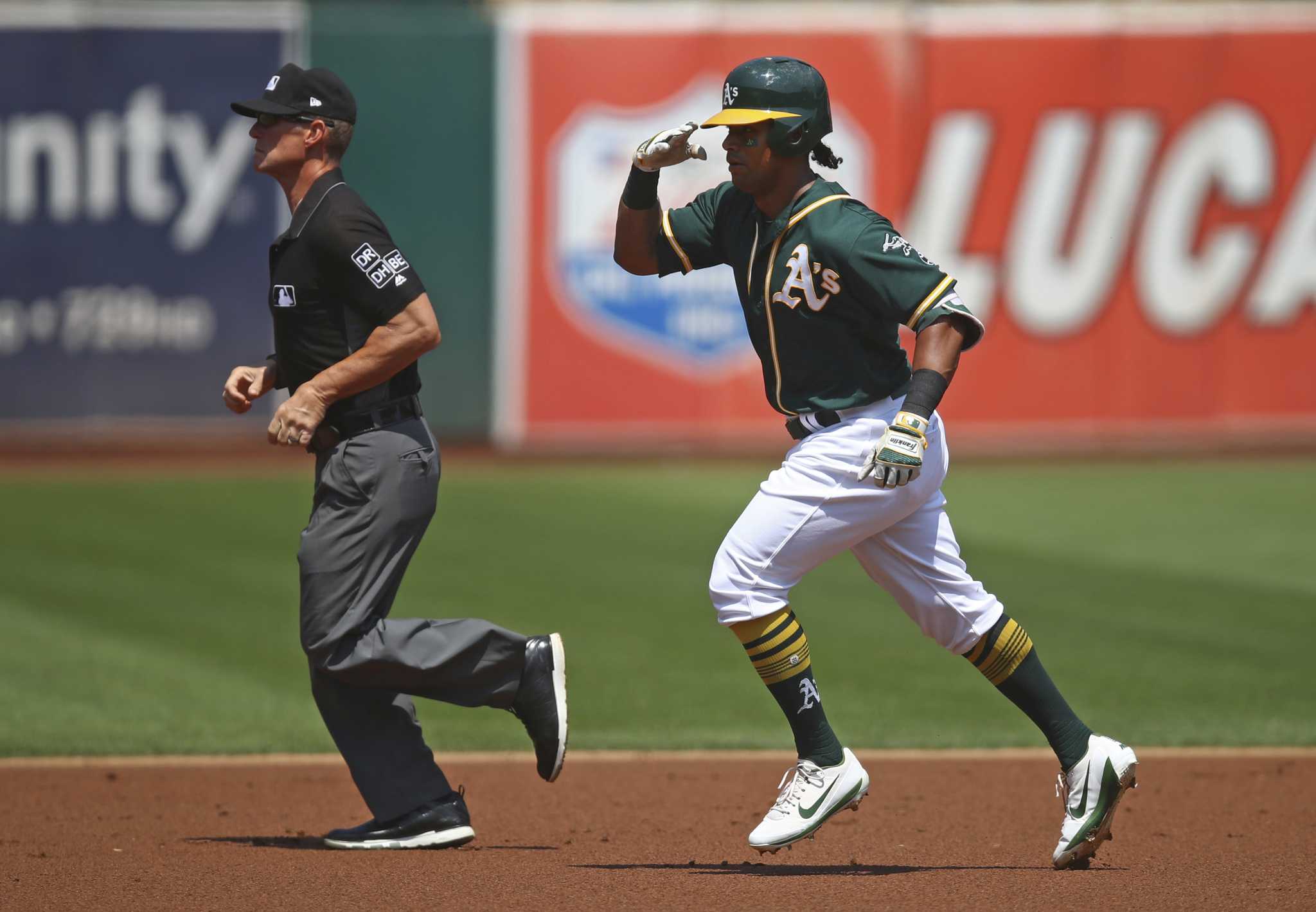 Josh Reddick keeps an eye on his old Oakland A's teammates