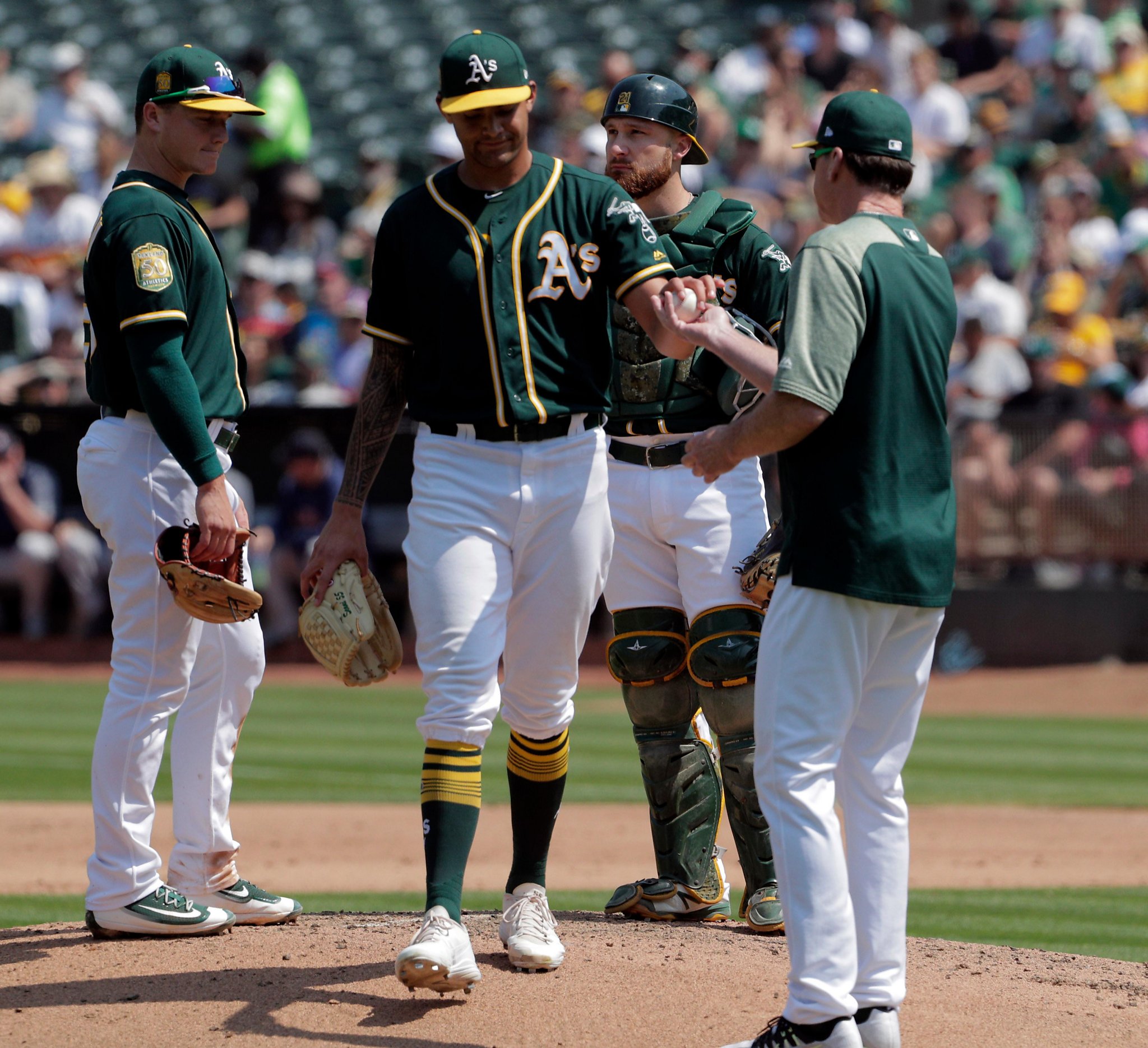 Houston’s homers prevent Oakland sweep, A’s fall one game back