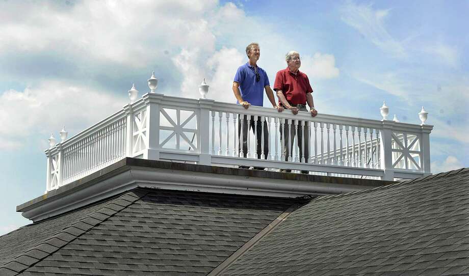 Ridgefield Town Hall gets its widow’s walk back NewsTimes