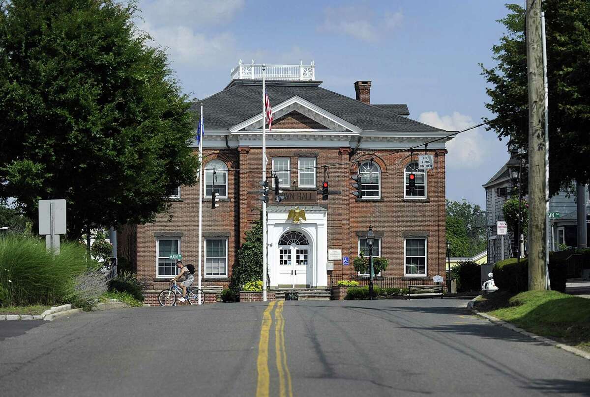 Ridgefield Town Hall gets its widow's walk back