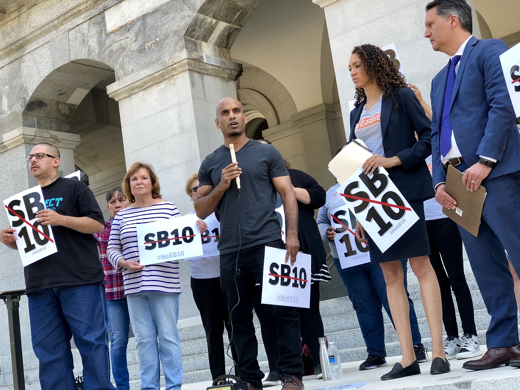 Bill to end cash bail passes California Assembly amid heavy opposition