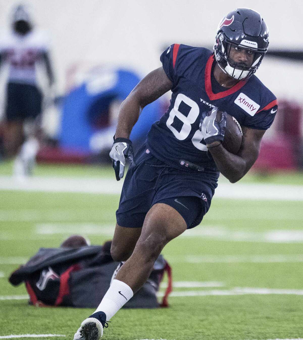 Texans rookie TE Jordan Akins off to steady start