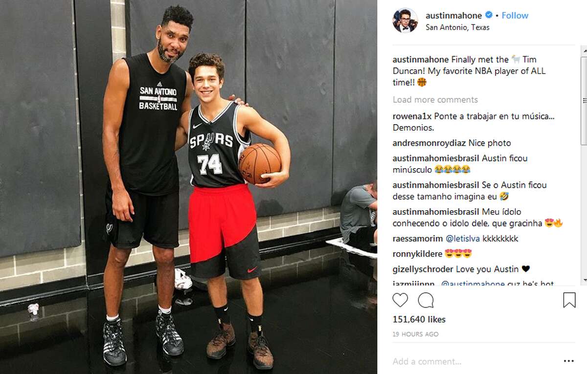 Popstar Austin Mahone hung out with Tim Duncan and Bryn Forbes at the team practice facility this week.