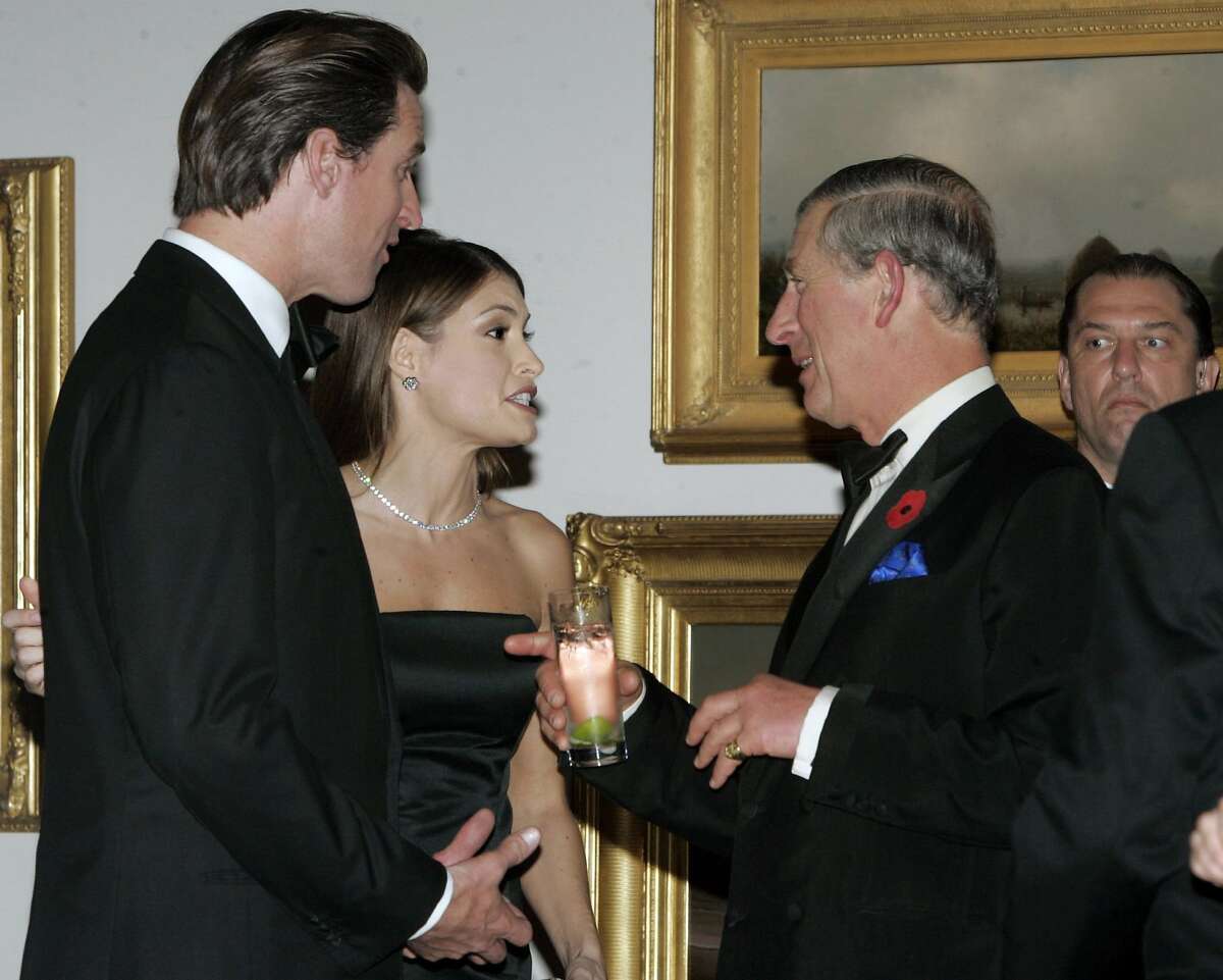 San Francisco Mayor Gavin Newsom (L) and his wife Kimberly Guilfoyle Newsom (2nd L) talk to Britain's Prince Charles (2nd R) in a gallery of a museum in San Francisco, California November 7, 2005. Prince Charles and his wife Camilla, Duchess of Cornwall, are on an eight-day tour of the United States. Picture taken November 7, 2005. REUTERS/Mark Costantini/Pool