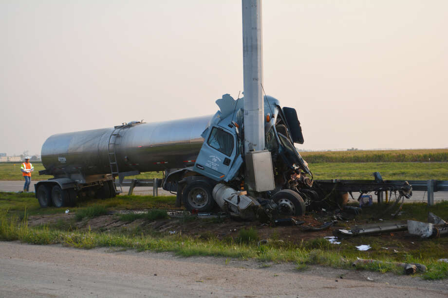 Driver identified in Monday night semi crash - Plainview Daily Herald