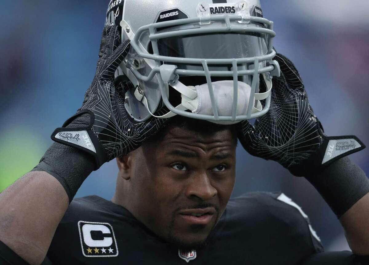 Awaiting contract extension, Khalil Mack not in attendance as Raiders begin  offseason workouts - Silver And Black Pride