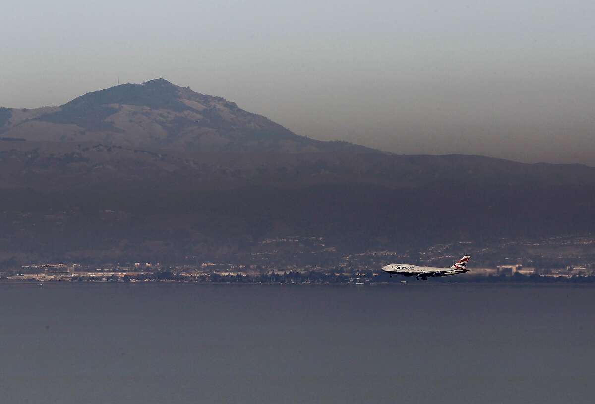 A plane approaches SFO from the south past Mount Diablo which is partially obscured by smog Wednesday January 4, 2011. Spare the Air days are becoming commonplace in the Bay Area with so little rain or wind in the forecast, making it difficult to have a wood fire this winter.