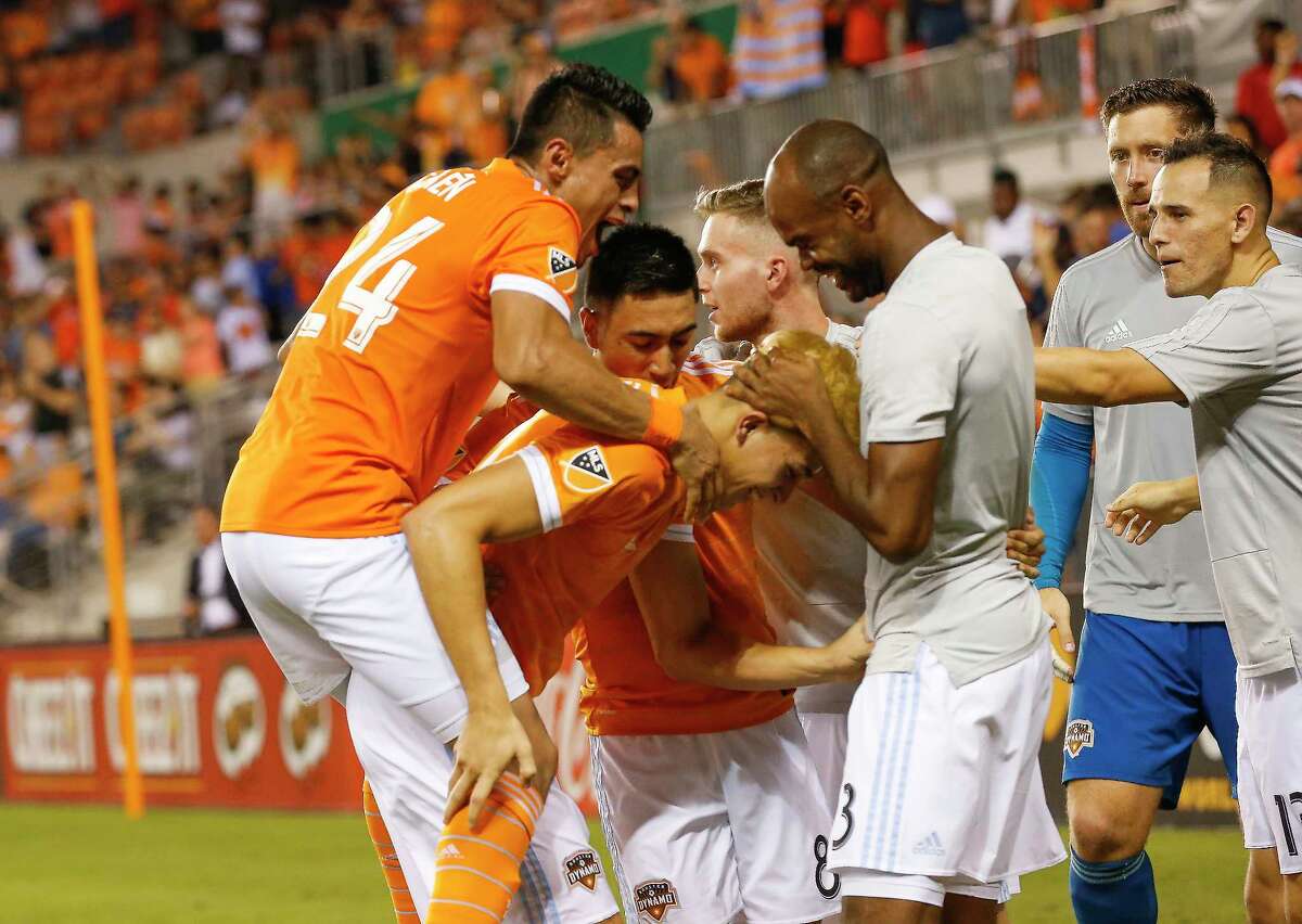 Houston Dynamo Ronaldo Pena (21) celebrates his goal his teammates during a MLS game Thursday, Aug. 23, 2018, in Houston.