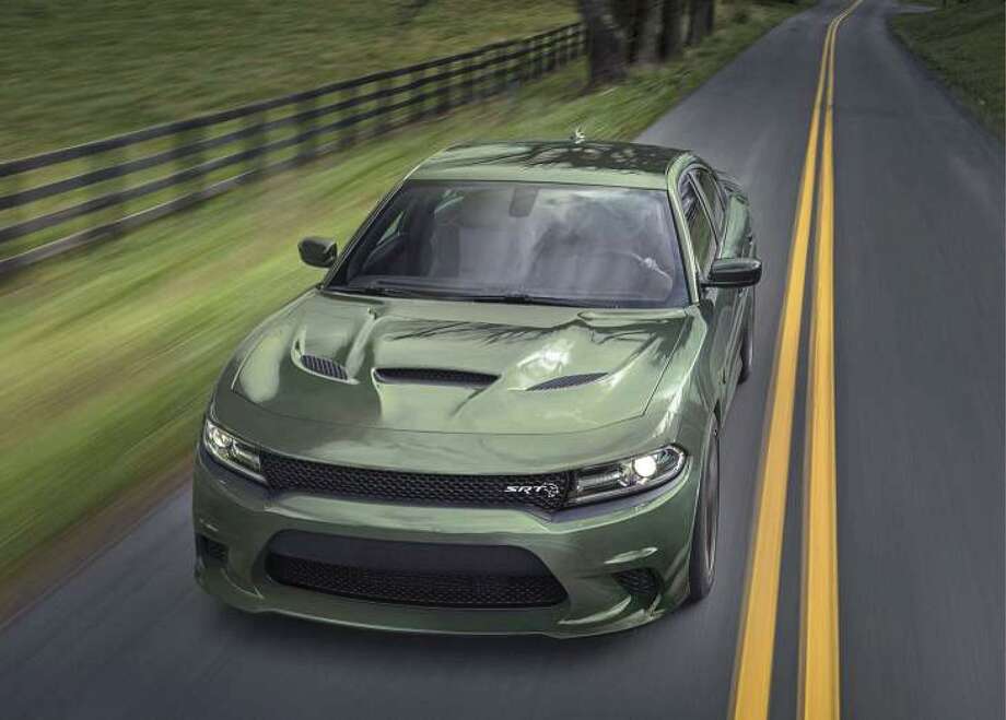 Dodge Charger Srt Hellcat Comes With A Supercharged 707