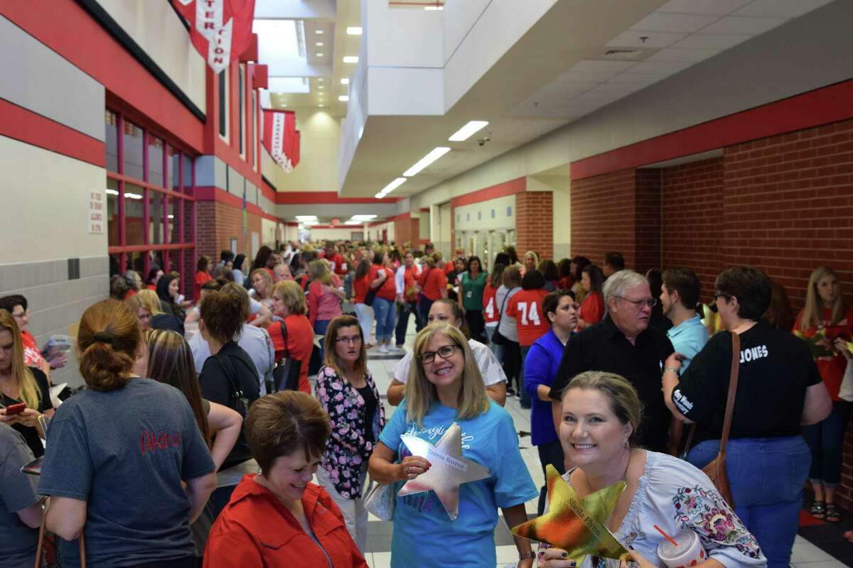 Splendora ISD kicks off school year with new traffic light, technology