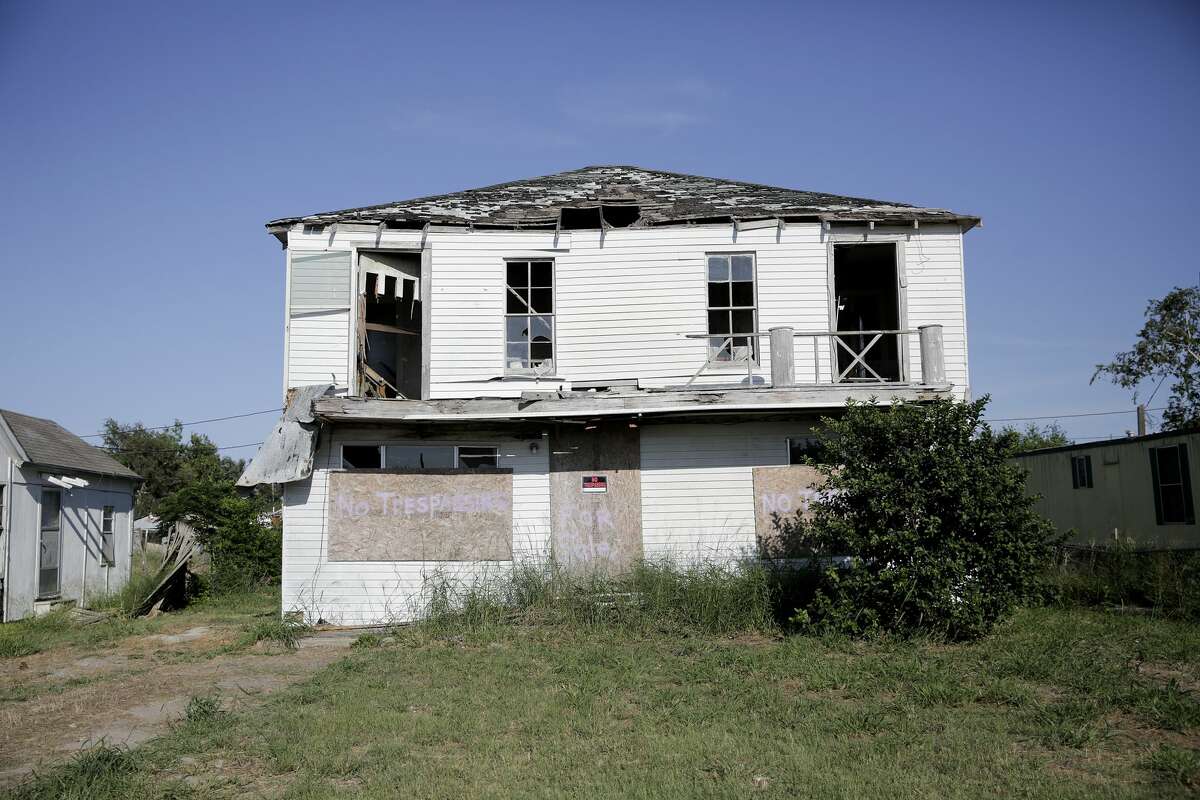 A family’s return to Refugio and football postHarvey