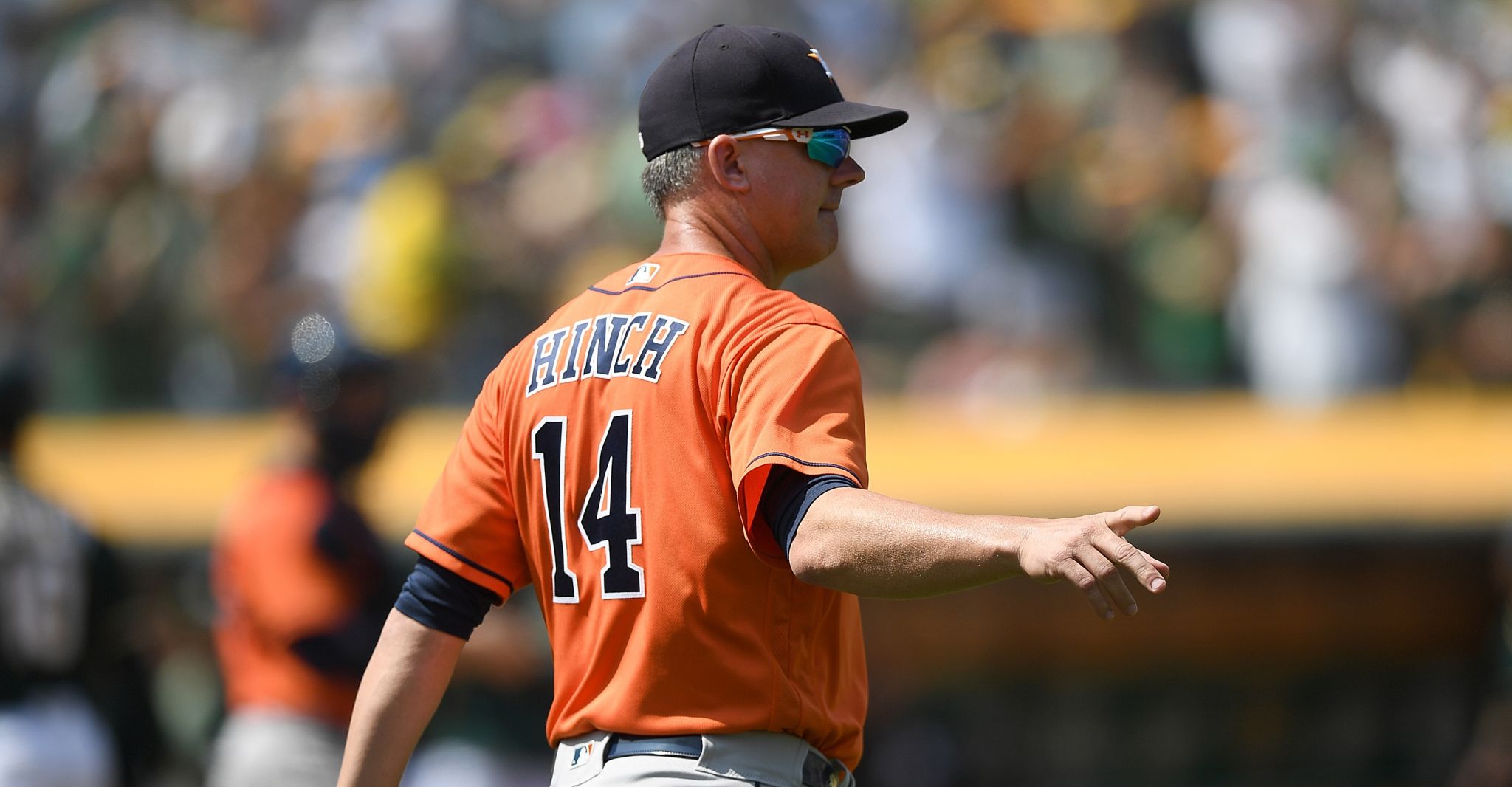 Astros manager A.J. Hinch jokingly dons 