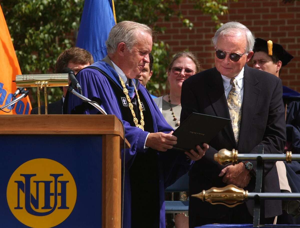 Lawrence J. DeNardis presents a distinguished teaching award to adjunct professor and former New Haven Fire Chief Martin O’Conner.