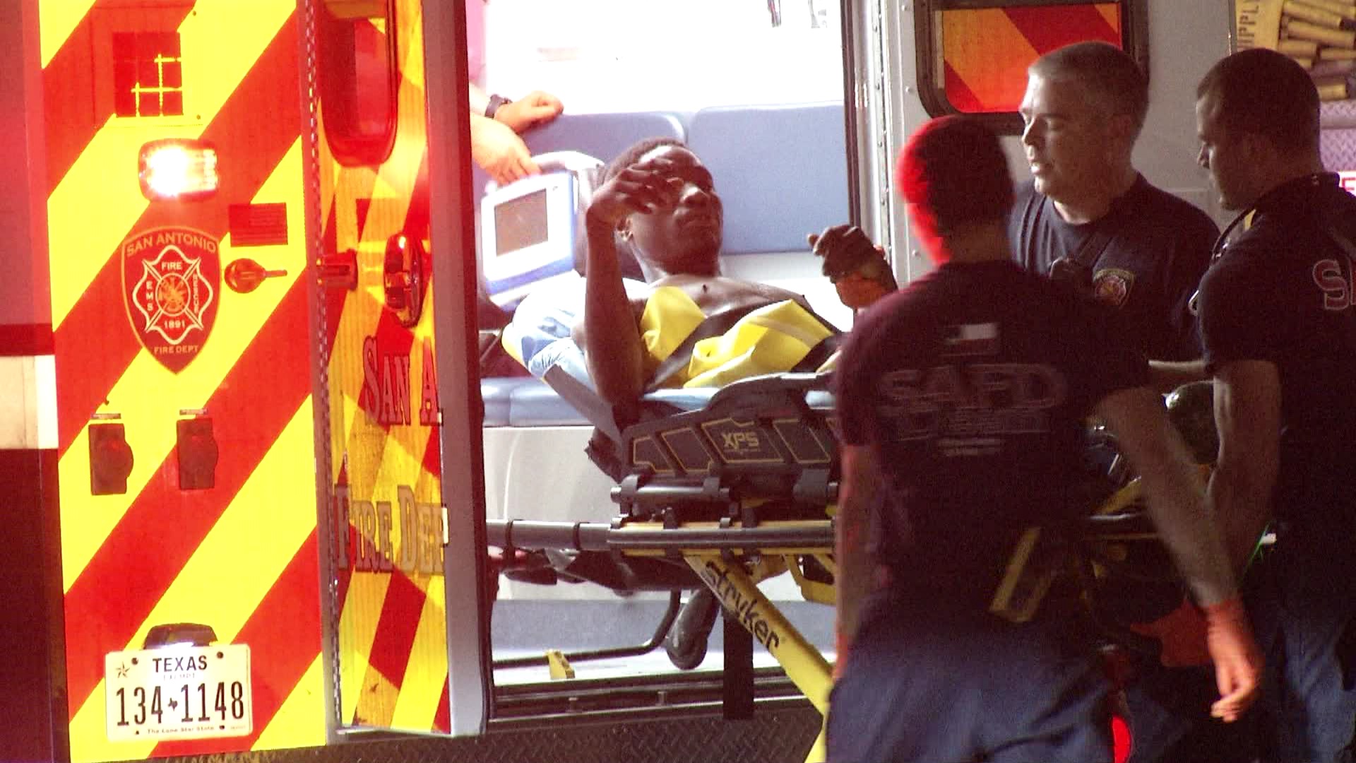 SAPD: Gunmen at large after triple shooting leaves 1 dead, 2 injured on ...