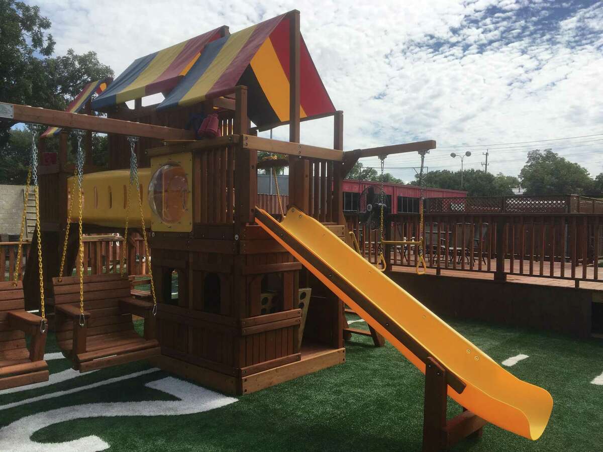 Backyard on Broadway features a large outdoor kids play area, and the entire space is covered with artificial turf.