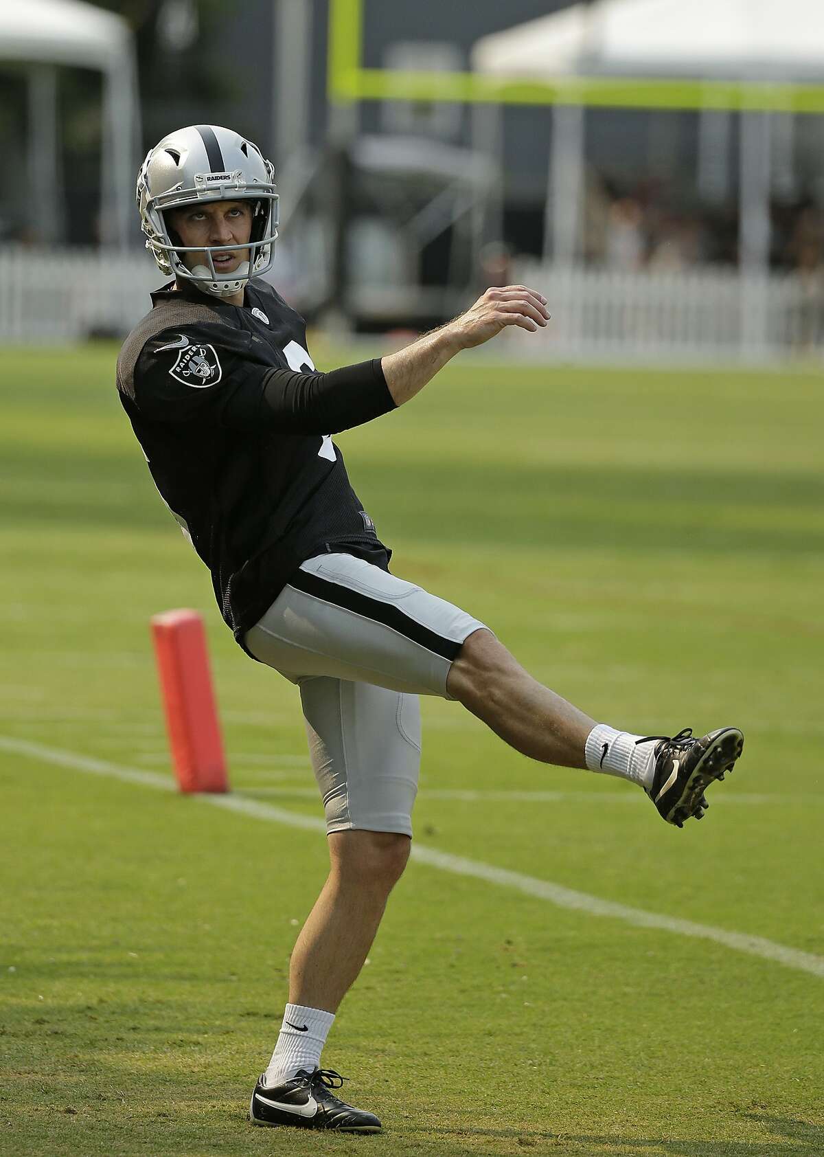 Oakland Raiders kicker Mike Nugent warms up during NFL football practice Tuesday, Aug. 7, 2018, in Napa, Calif. The Raiders and the Detroit Lions held a joint practice Tuesday before their upcoming preseason game on Friday. (AP Photo/Eric Risberg)