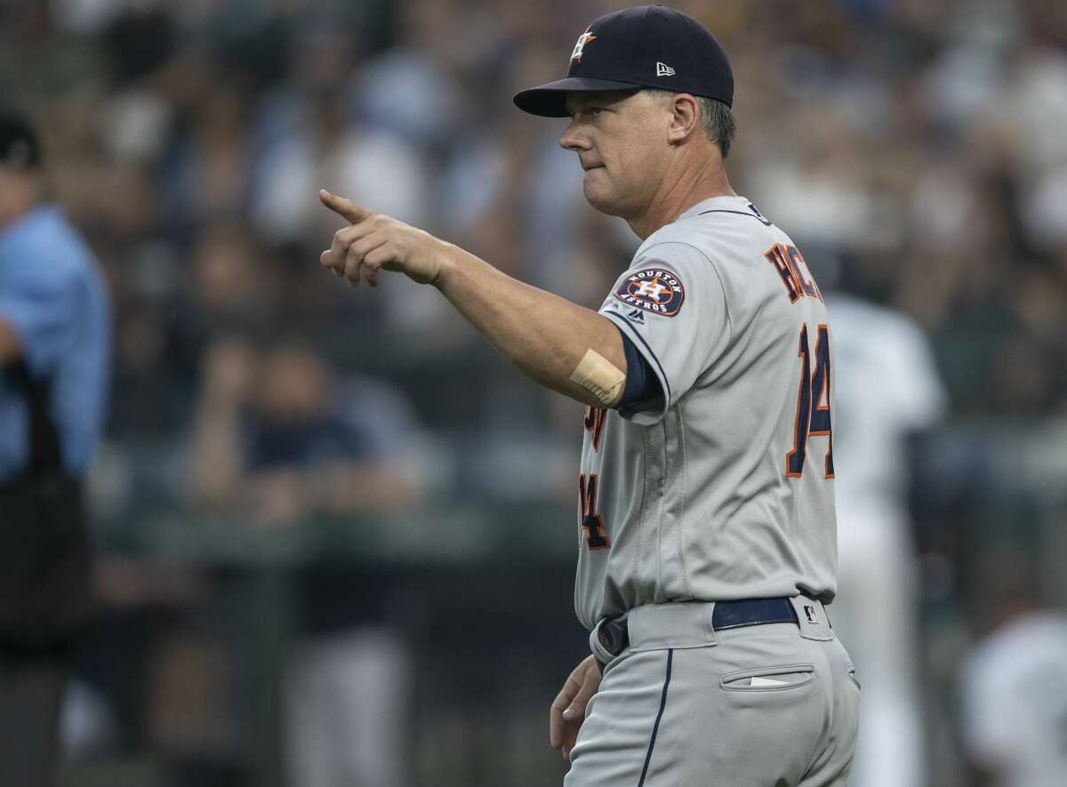 Astros extend manager A.J. Hinch's contract through 2022