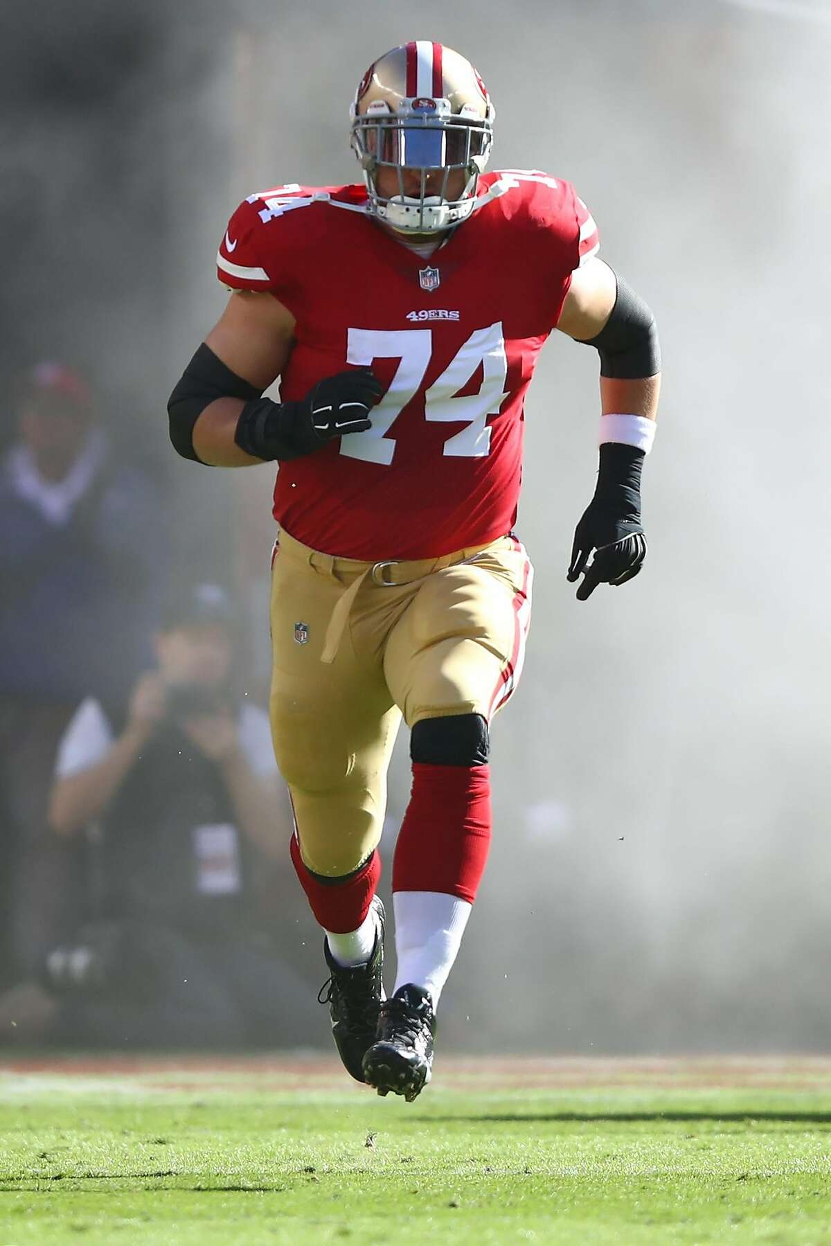 SANTA CLARA, CA - NOVEMBER 12: Joe Staley #74 of the San Francisco 49ers runs on to the field prior to playing the New York Giants in their NFL game at Levi's Stadium on November 12, 2017 in Santa Clara, California. (Photo by Ezra Shaw/Getty Images)