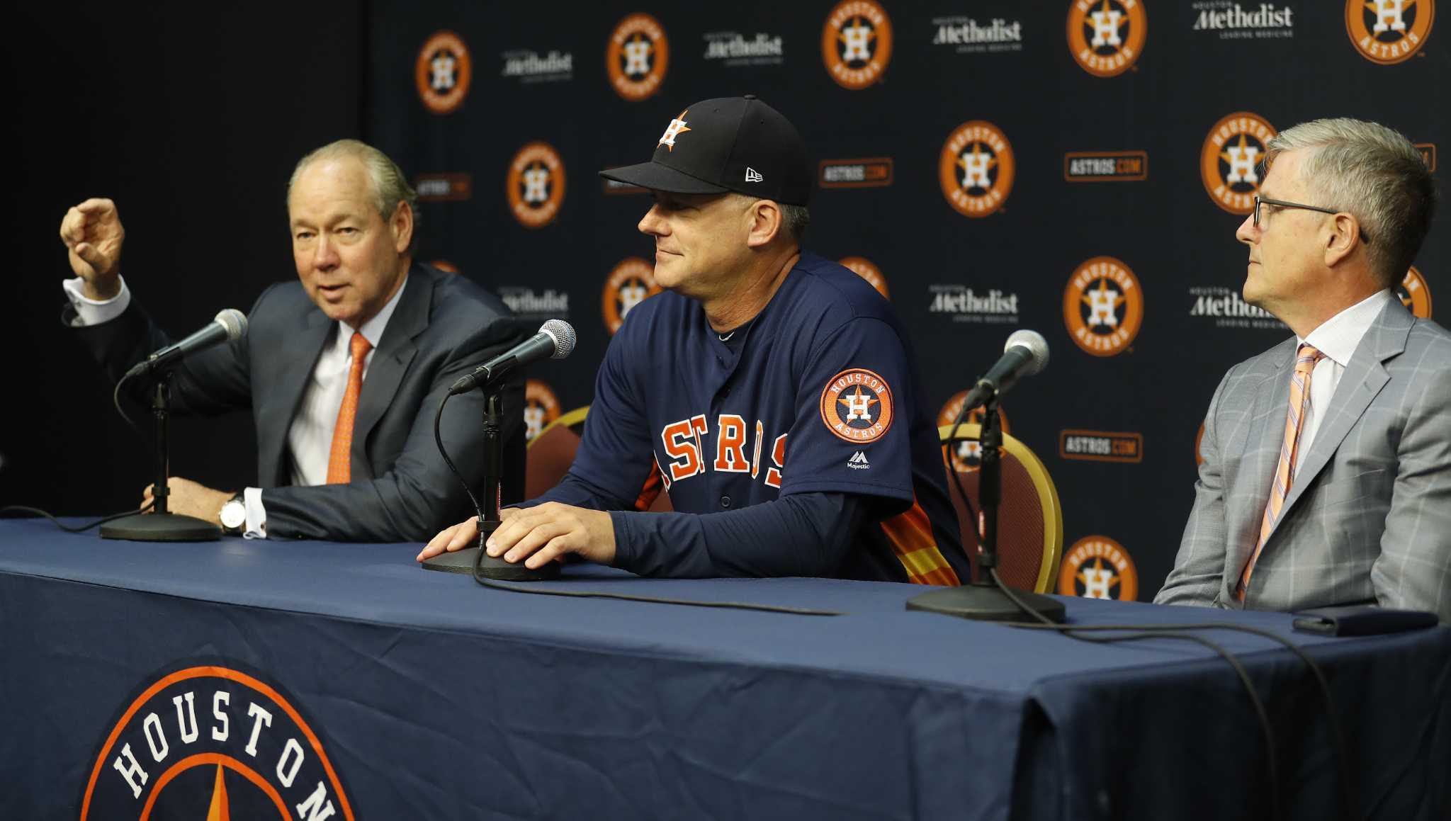 August 10, 2018: Houston Astros manager AJ Hinch (14) watches