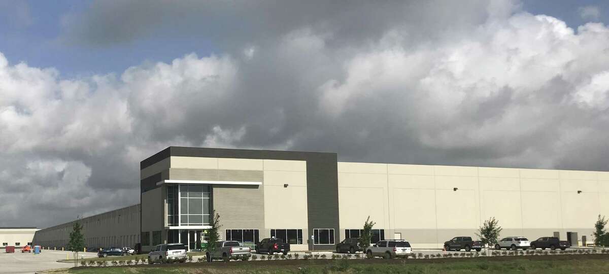 Goodman Manufacturing Co. has signed a five-year lease for Northwest Logistics Center, a 411,460-square-foot cross-dock distribution building developed by Stream Realty Partners at 6751 N. Eldridge Parkway. Stream Realty Partners sold the building to an institutional investor prior to executing a full-building lease with the heating and cooling systems manufacturer.