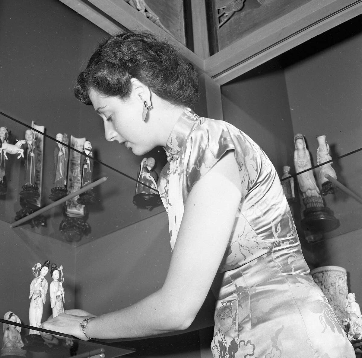 1949年5月13日，邮政街阿甘餐厅的室内照片