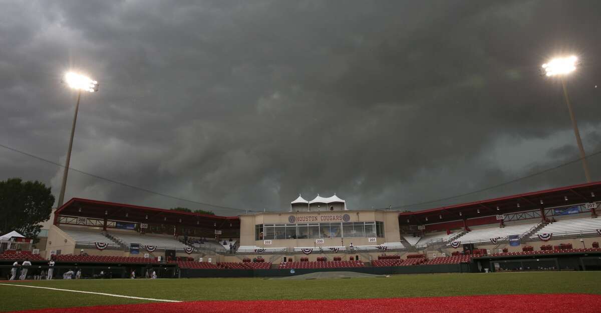 Dark clouds rolling over University of Houston's Darryl and Lori Schroeder Park before the team takes on Iowa at the 2017 NCAA Regional Game 5 Sunday, June 4, 2017, in Houston. ( Yi-Chin Lee / Houston Chronicle )
