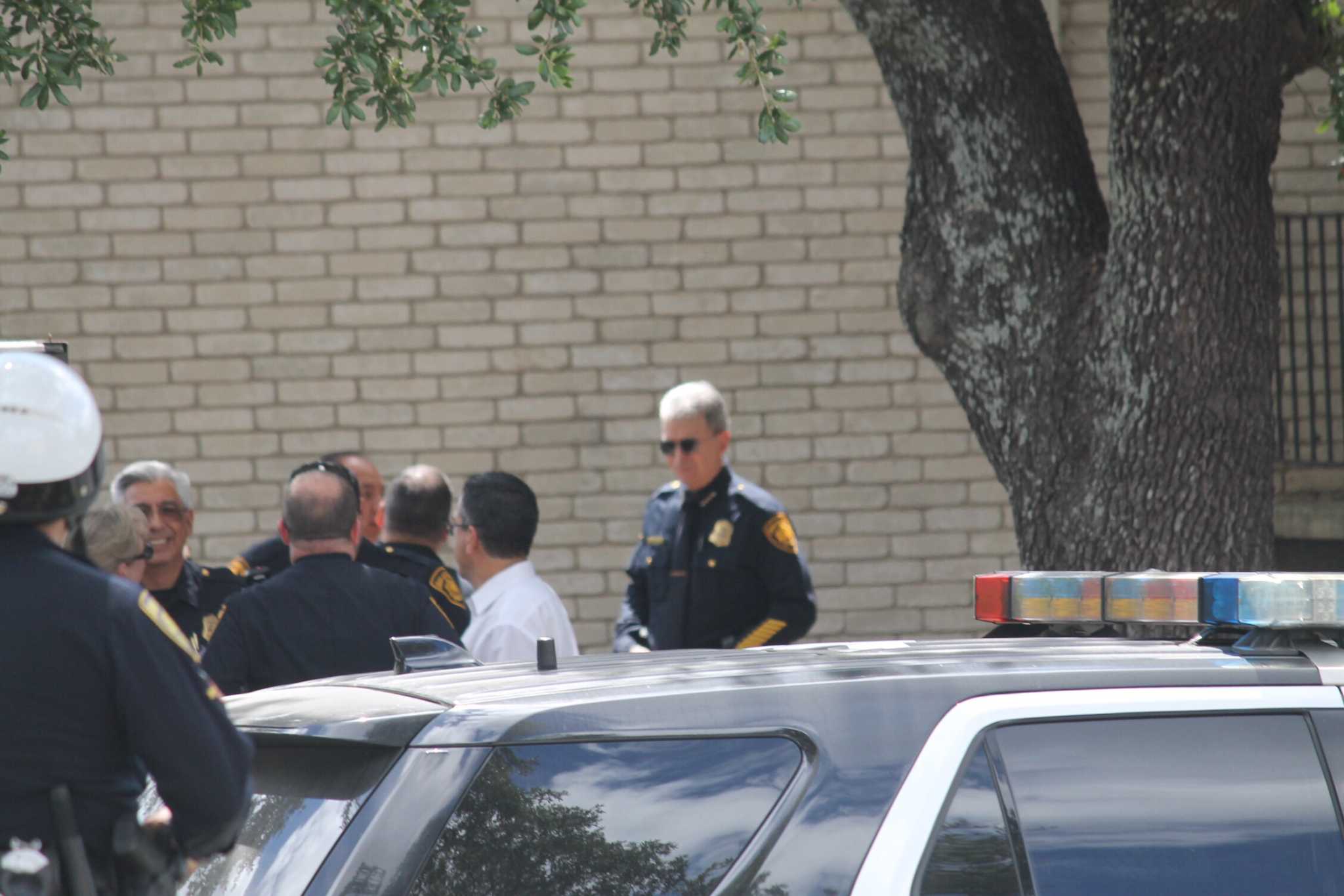 San Antonio police shoot man allegedly armed with knife at apartments