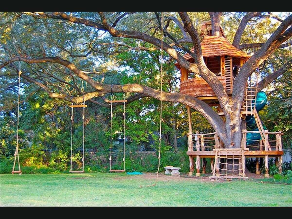 San Antonio-based treehouse builders hanging lavish hangouts in trees