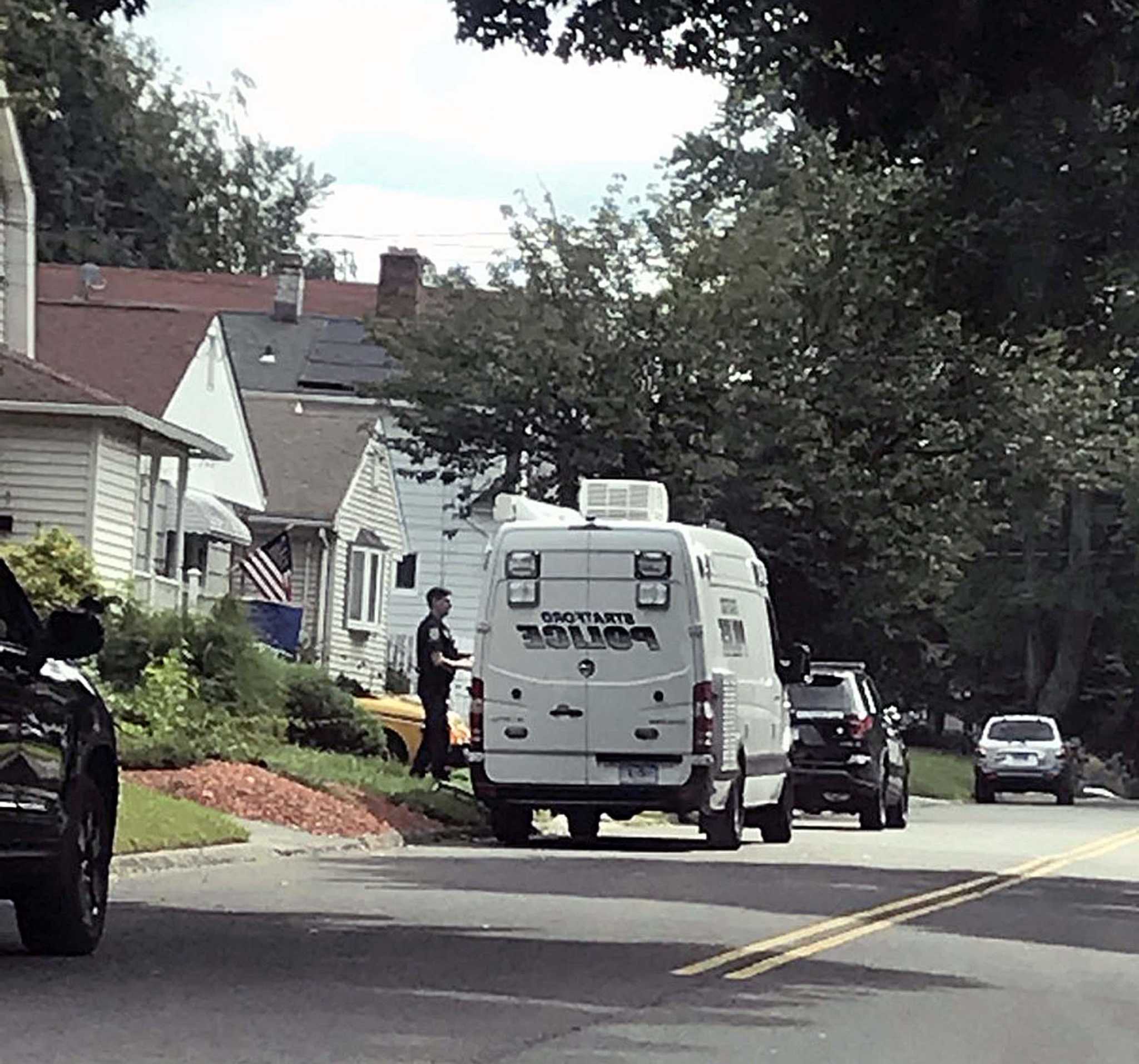 Stratford PD: Man with weapons surrendered