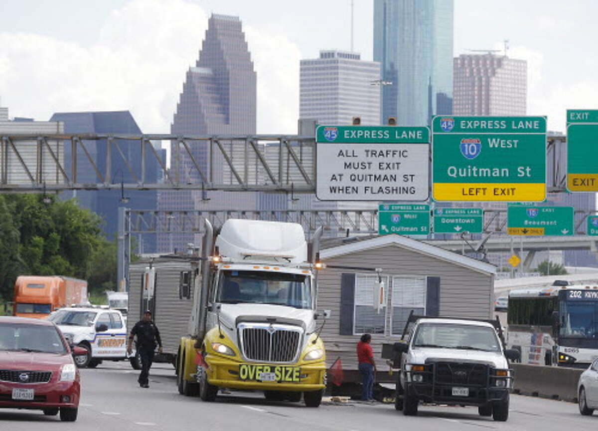 Manufactured home falls off truck on North Freeway near downtown