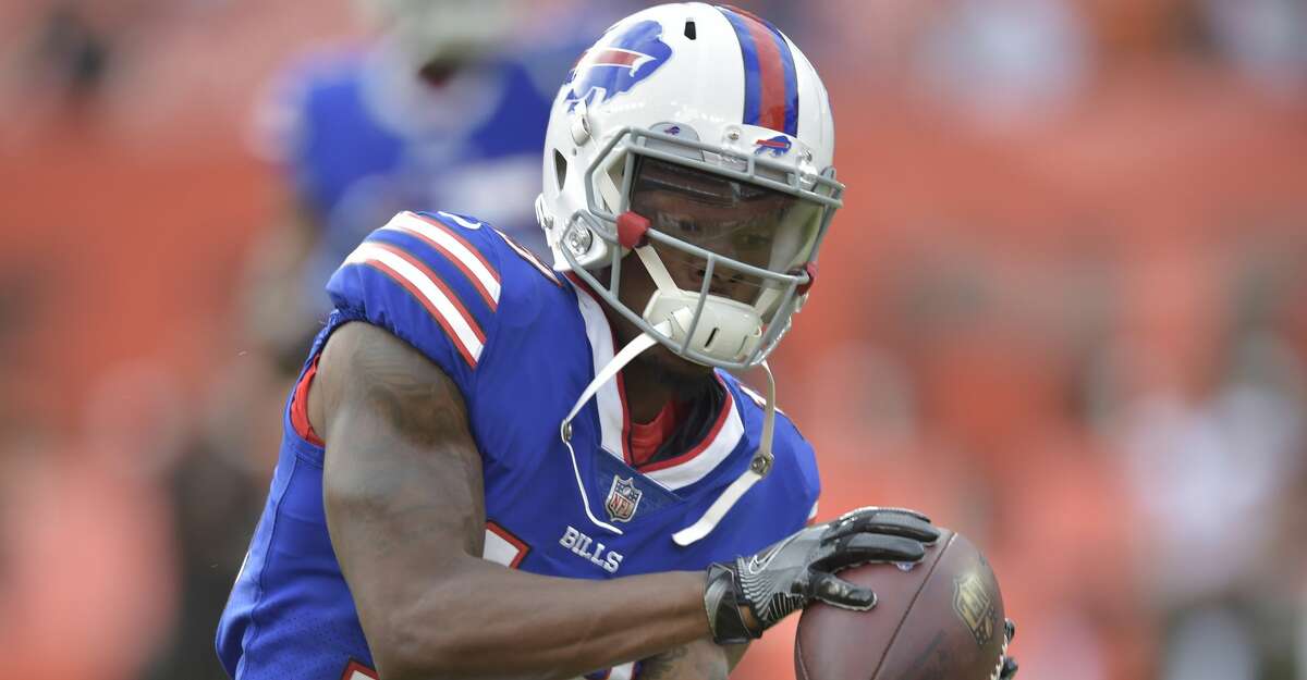 Buffalo Bills wide receiver Corey Coleman (19) warms up before an NFL football preseason game against the Cleveland Browns, Friday, Aug. 17, 2018, in Cleveland. Buffalo won 19-17. (AP Photo/David Richard)