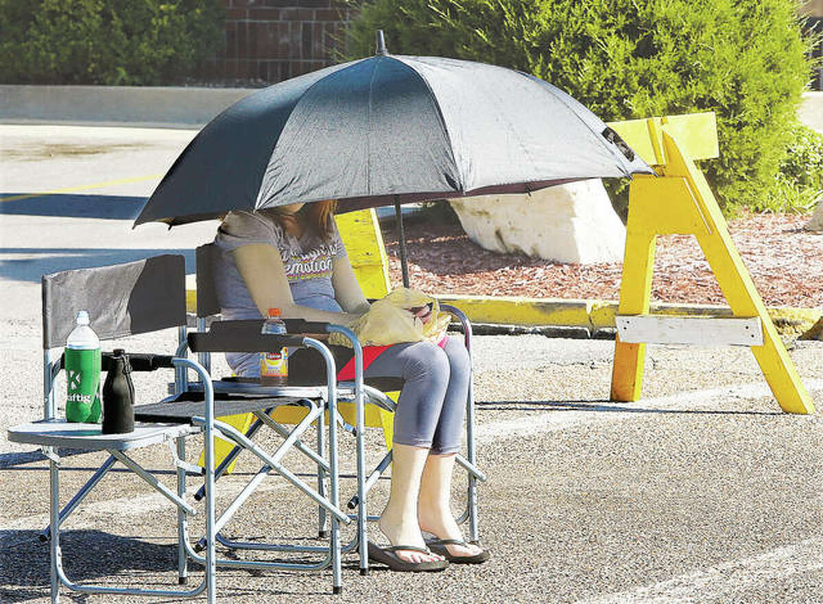 Large crowds celebrate Labor Day at Granite City parade