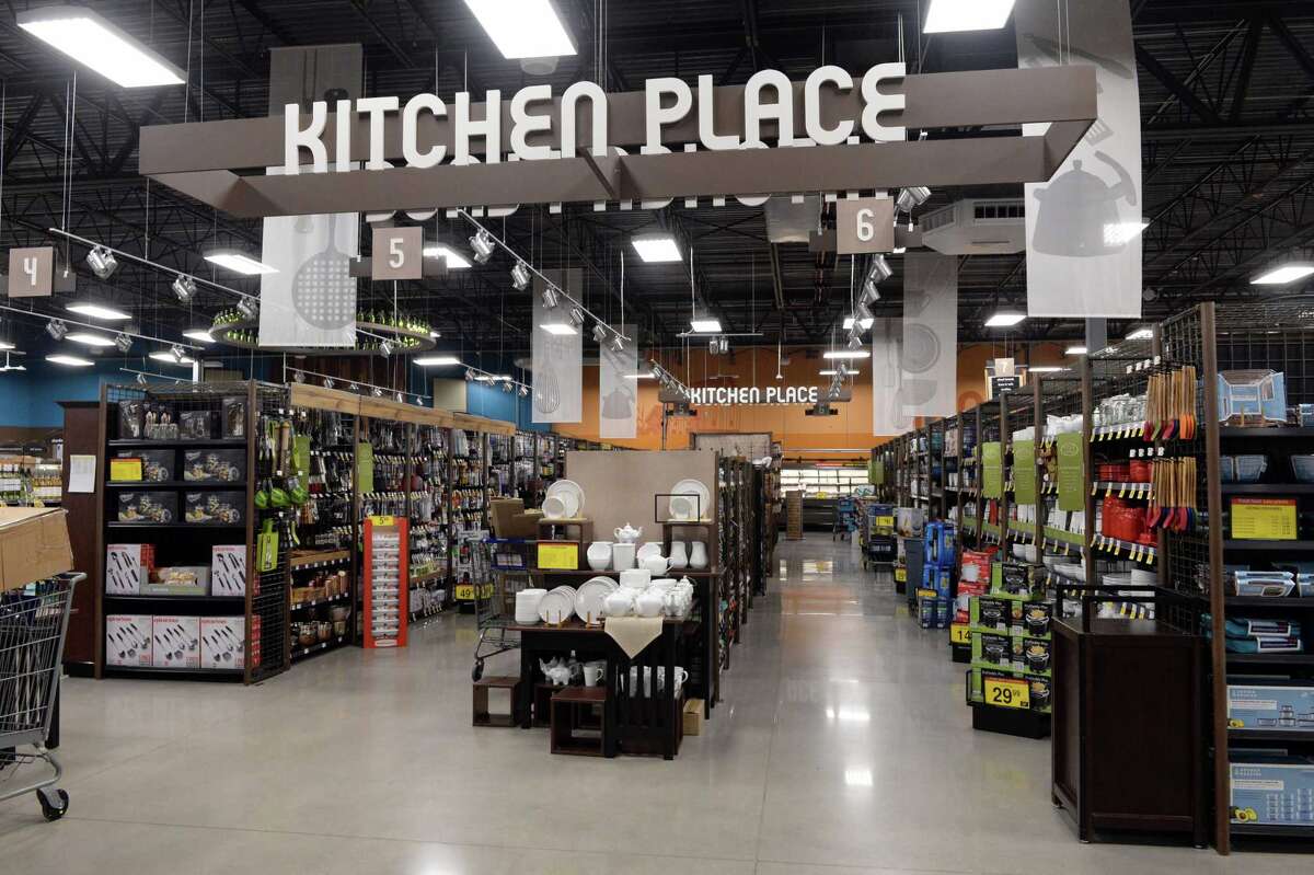 New Sugar Land Kroger store targets busy, techsavvy shoppers with time