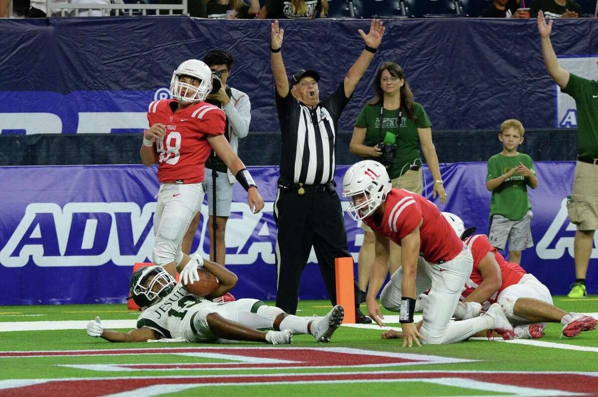 Caleb Crawford (19) of Strake Jesuit runs for a touchdown in the fourth quarter of a high school football game between the Strake Jesuit Crusaders and the St. Thomas Eagles on Friday, August 31, 2018 at NRG Stadium, Houston, TX.