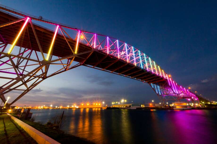 130-ton concrete segment marks milestone of $1.5 billion Harbor Bridge