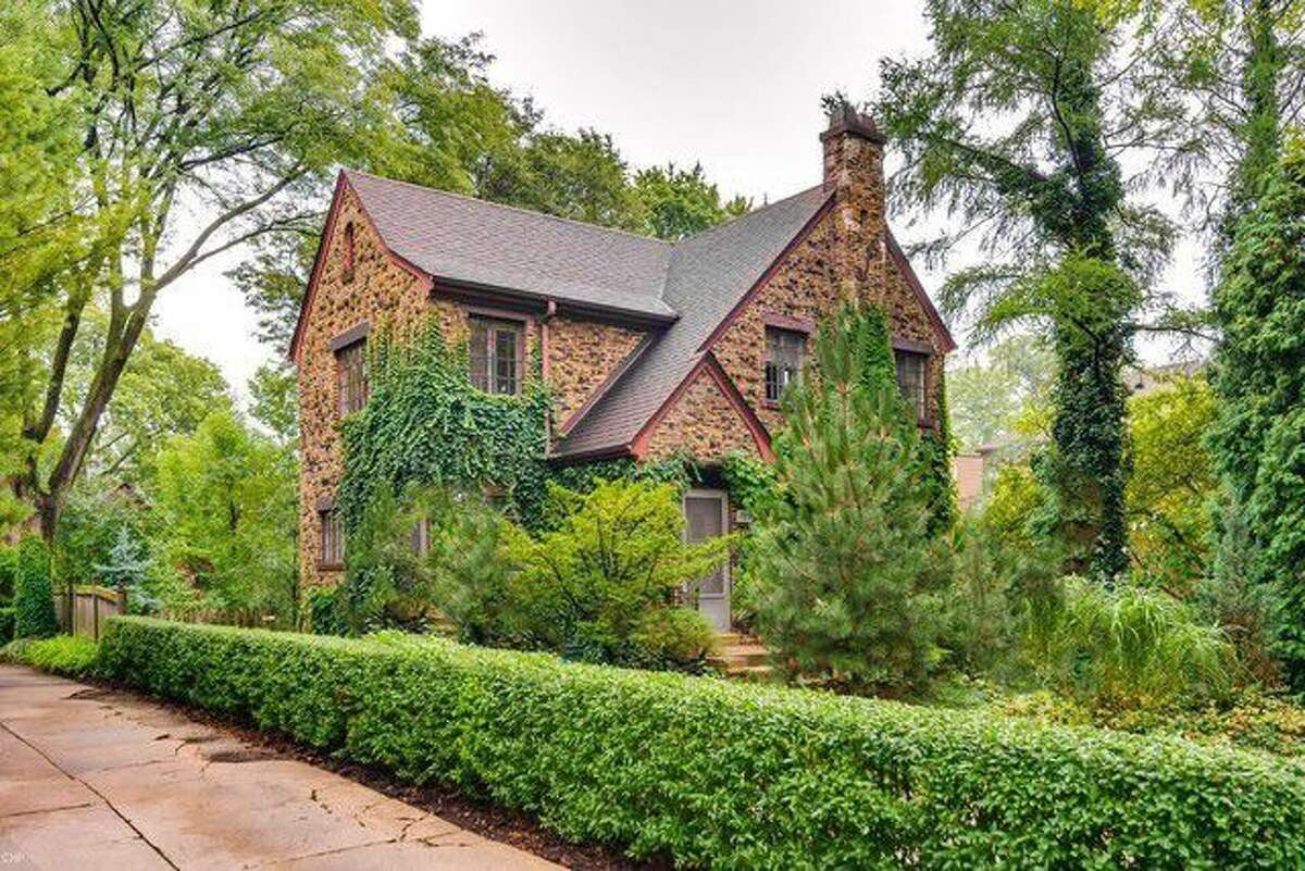 Calling All Harrison Ford Fans: His Childhood Home Is On The Market For  $400K Calling All Harrison Ford Fans: His Childhood Home Is On The Market For  $400K