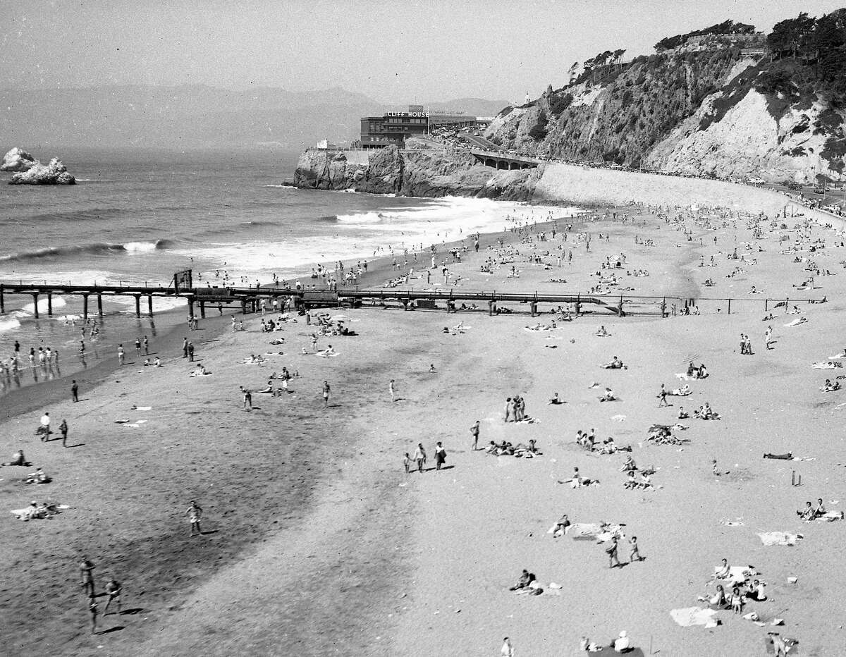 1951年9月9日，温暖的一天，旧金山的海洋海滩
