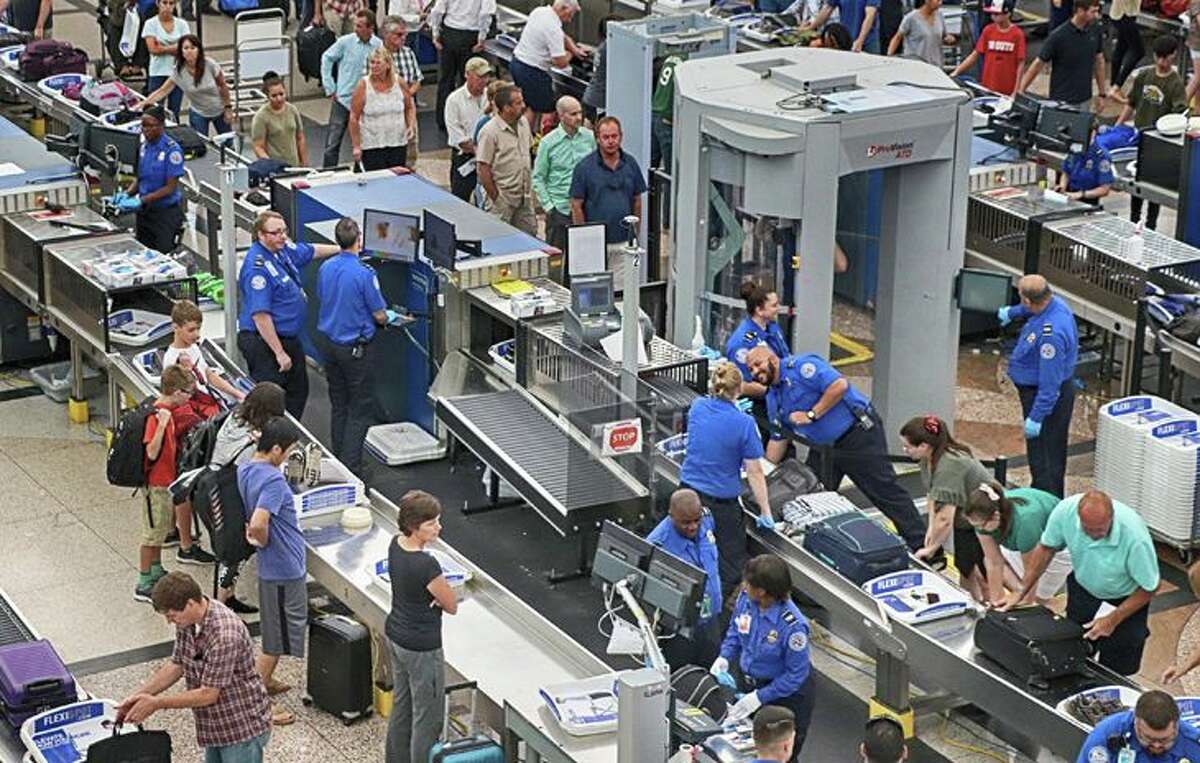 New legislation would bar non-members from TSA PreCheck lines. (Image: Jim Glab)