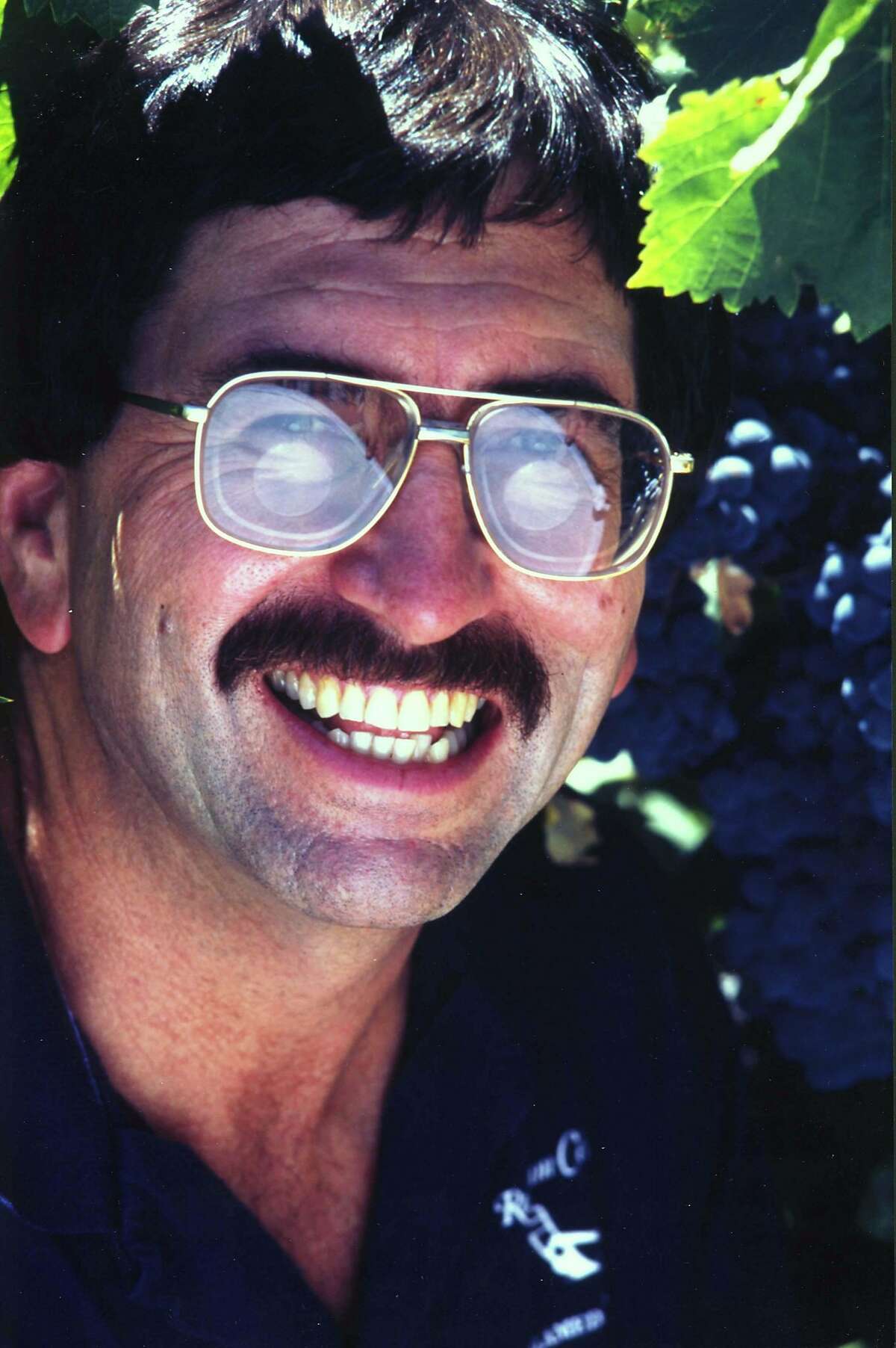 罗森布卢姆酒窖的肯特·罗森布卢姆。HOUCHRON标题(02/26/2003):Rosenblum。葡萄酒。