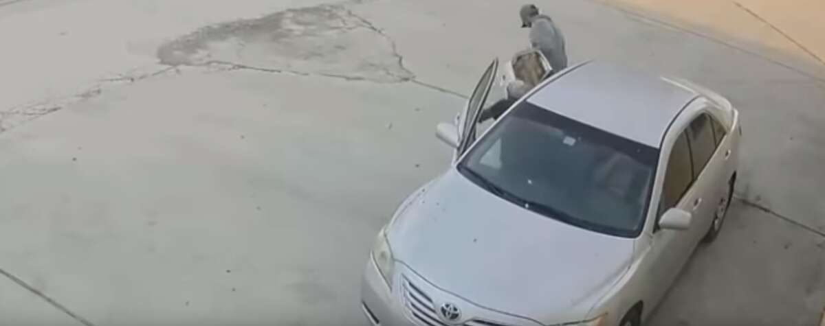 PHOTOS: Auto shop robbery caught on video The Houston Police Department is searching for three men who robbed an auto shop Aug. 29 in southeast Houston. >>>Swipe through to see if you recognize any of the suspects...