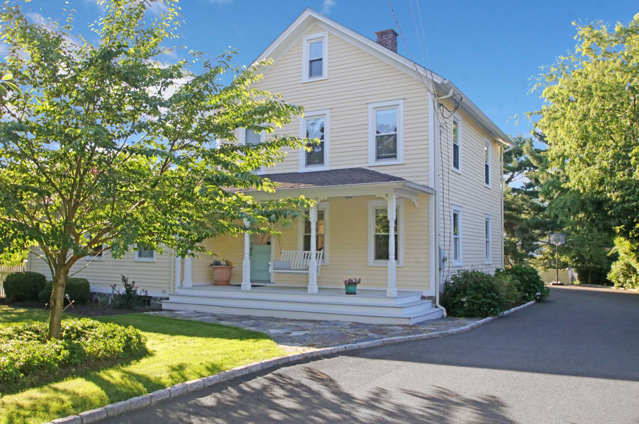 On the Market / 1910 Westport homestead a modern day 'Old Road Farm House'
