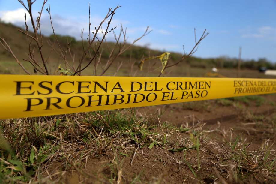 Mexican authorities have announced the discovery of 166 skulls in a mass grave in Veracruz. But this is not the first time that such a horrible discovery has been made in this state.
REPORT - View of mass graves in the suburbs of Veracruz (State of Veracruz), March 16, 2017. During the past six months, Mexican authorities have discovered at least 242 bodies in illegal pits discovered at the initiative of mothers whose the children are gone. in the violent state of Veracruz. Photo: ILSE HUESCA / AFP / Getty Images / This content is copyrighted.