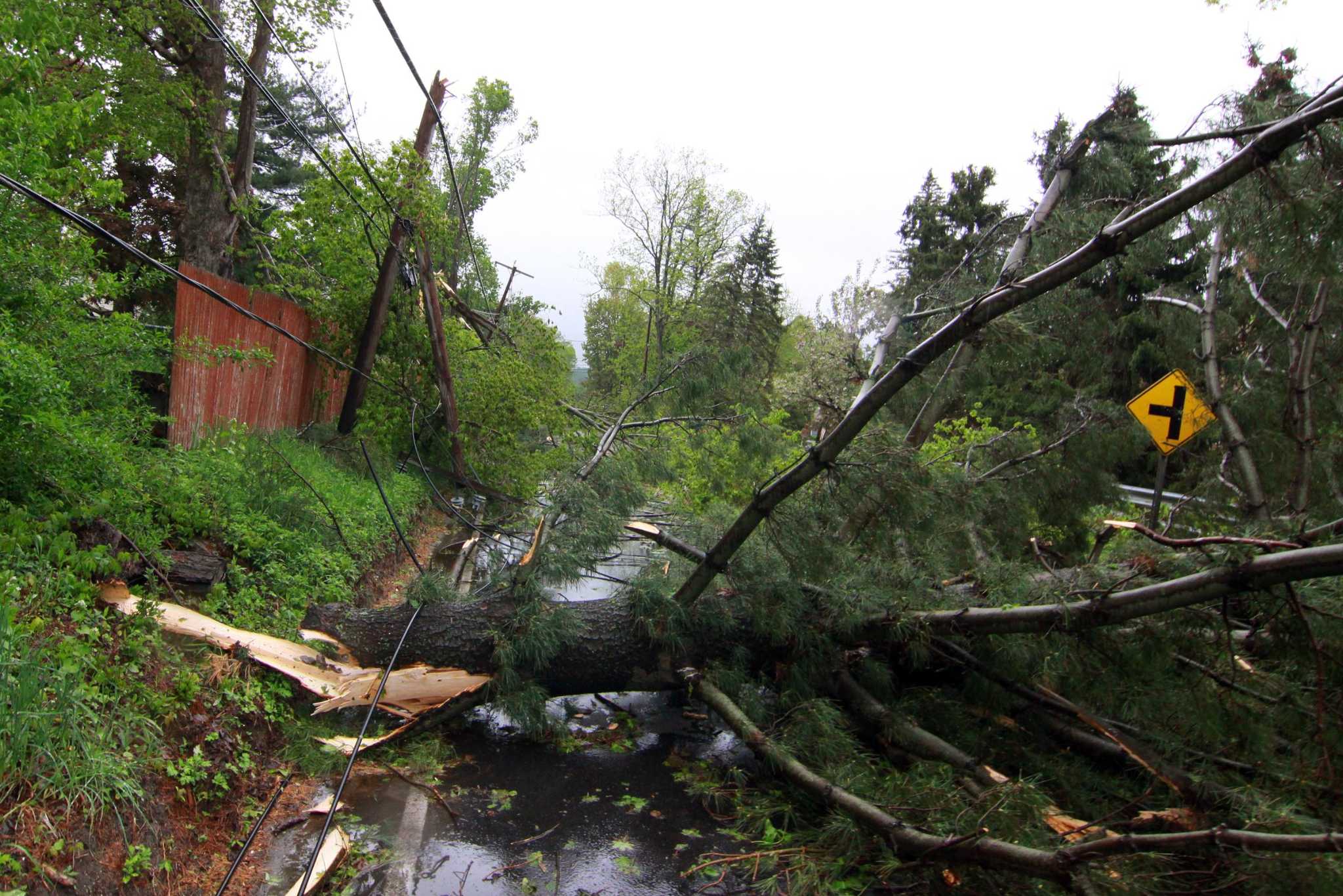 Thousands without power after thunderstorms hit Conn.