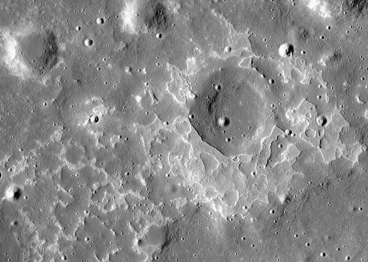 Вулканические кратеры на Луне
