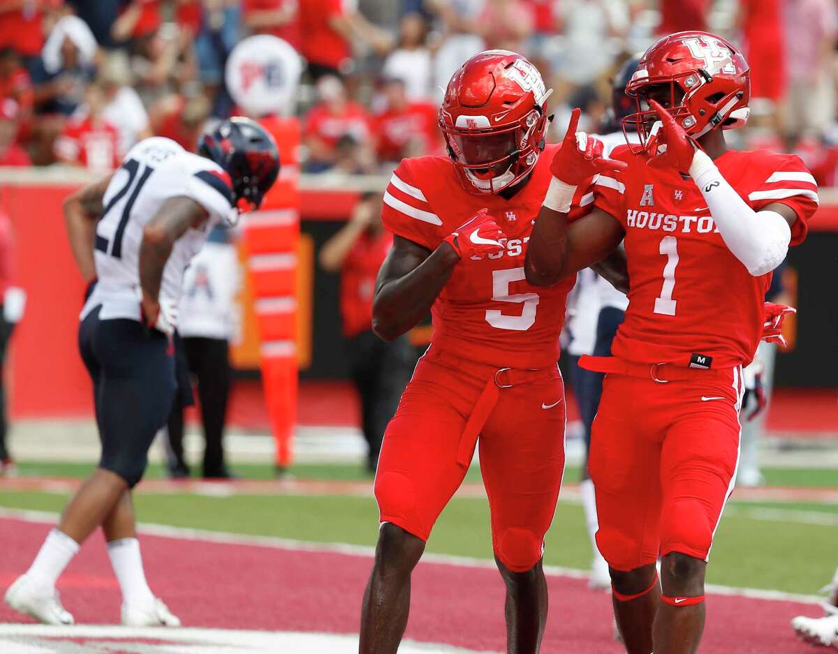 Marquez Stevenson makes a catch »