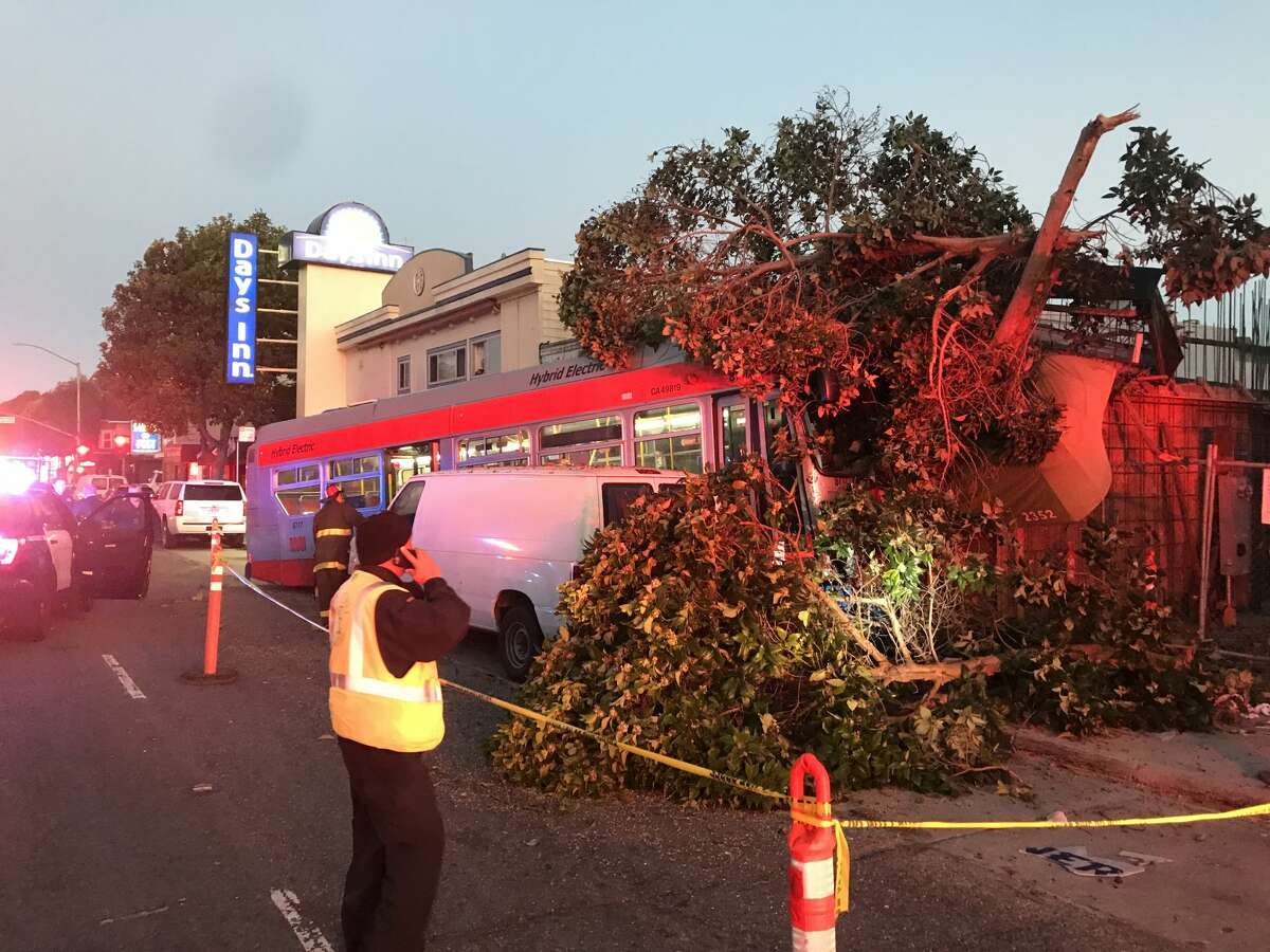 A Muni bus crashed into the Days Inn on Lombard Street Monday morning, causing four injuries, according to the San Francisco Fire Department.