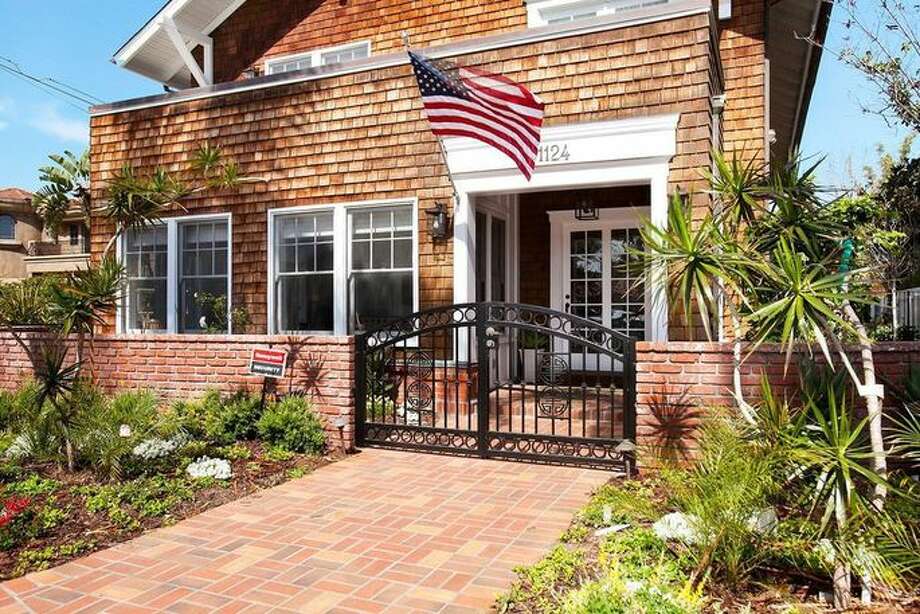 Jim Harbaugh S Family Ing Out Their Coronado Beach House Harbaugh Family Beach House For Photo Realtor